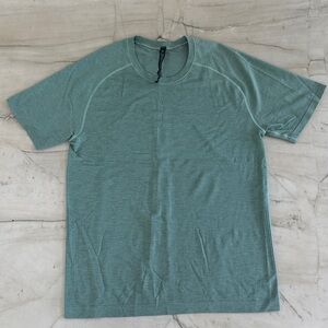 Lululemon Men's Metal Vent Shirt Sz M